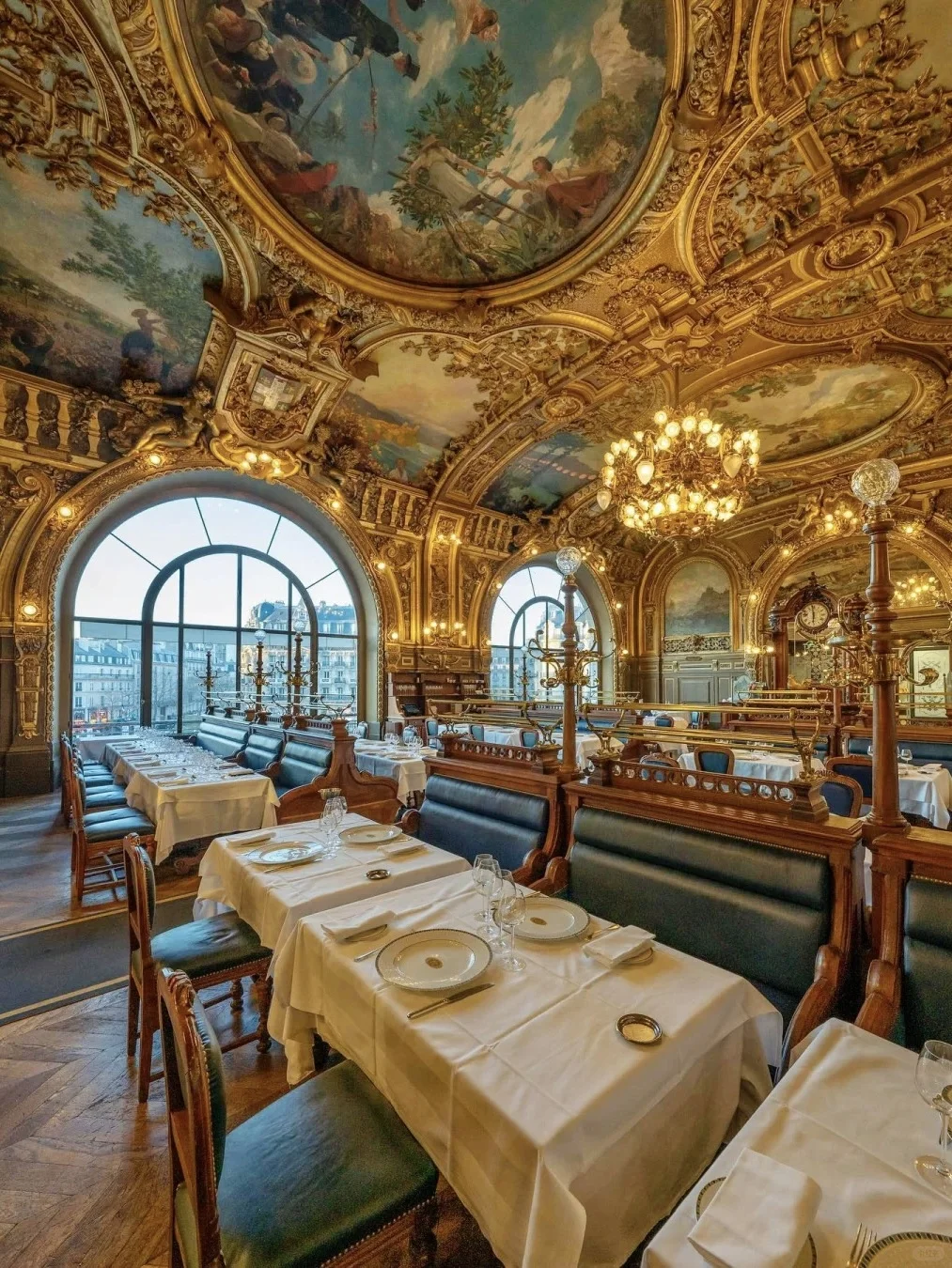 Paris 🍴 Top 5 Enchanting Vintage Restaurants – Instant Time Travel to the Renaissance