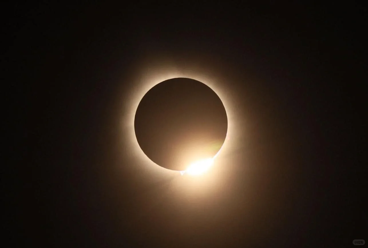 Missouri Total Solar Eclipse - A Dazzling Cosmic Diamond Ring 💍