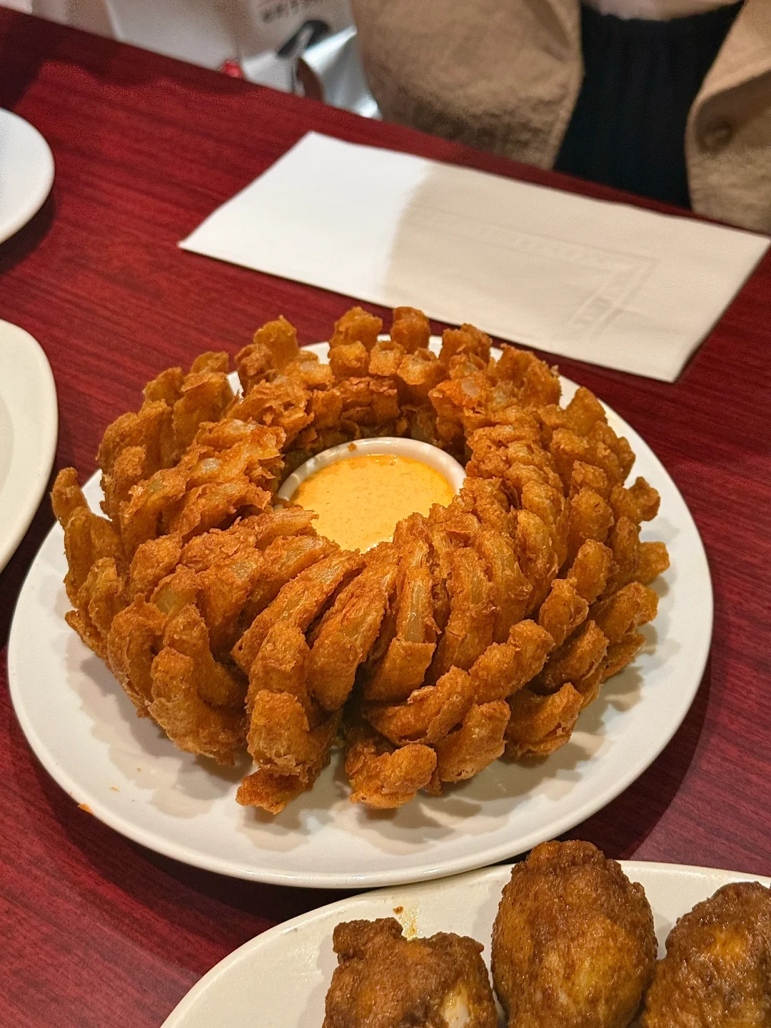 🇯🇵 Went with the trend and tried American-style fried onion Texas-style rib in Japan