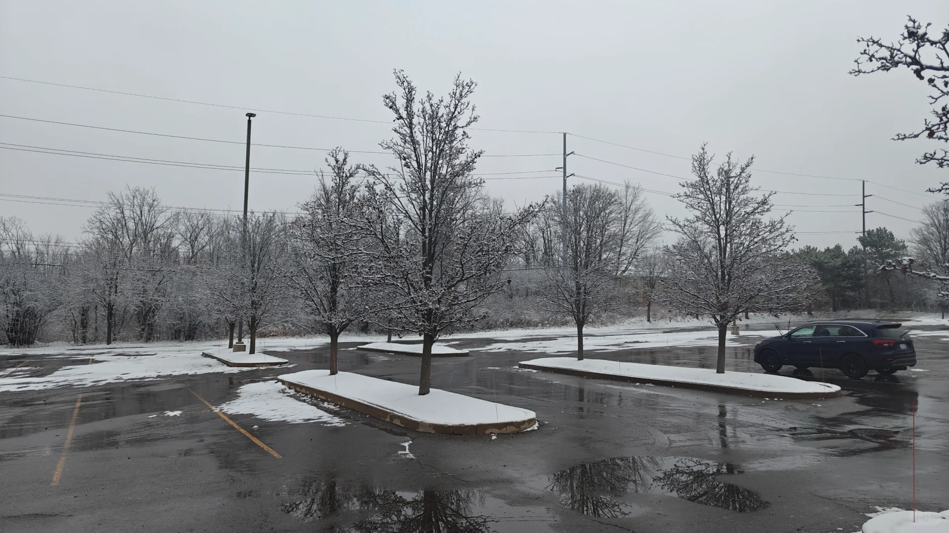 Are there any groups in Detroit for grabbing a bite or hanging out?