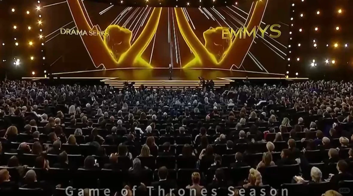 76th Emmy Awards in Full Swing 🙋‍♀️