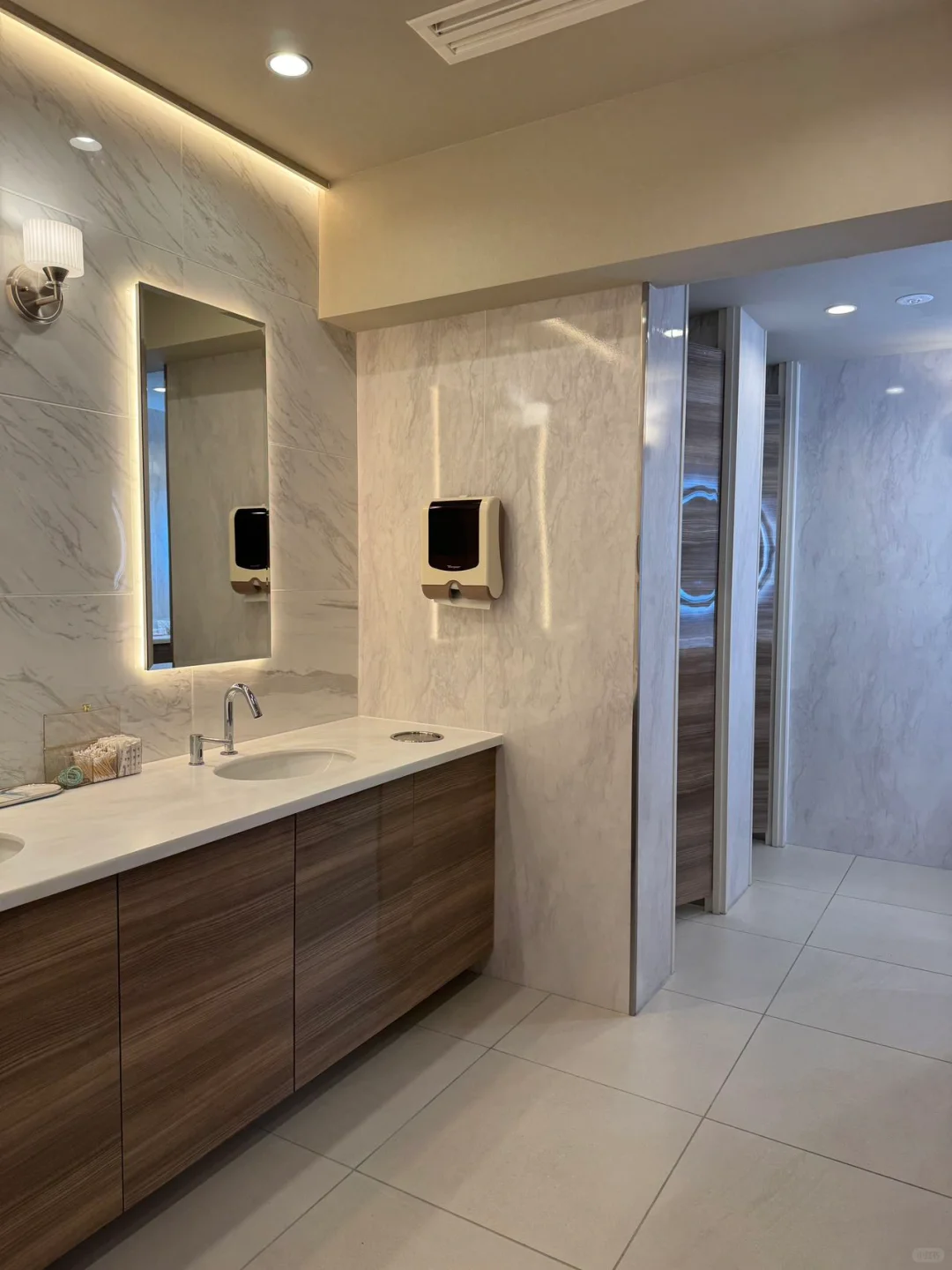 Checking out the new spot in Ueno—are restaurants now even competing with their restrooms? 🚽✨