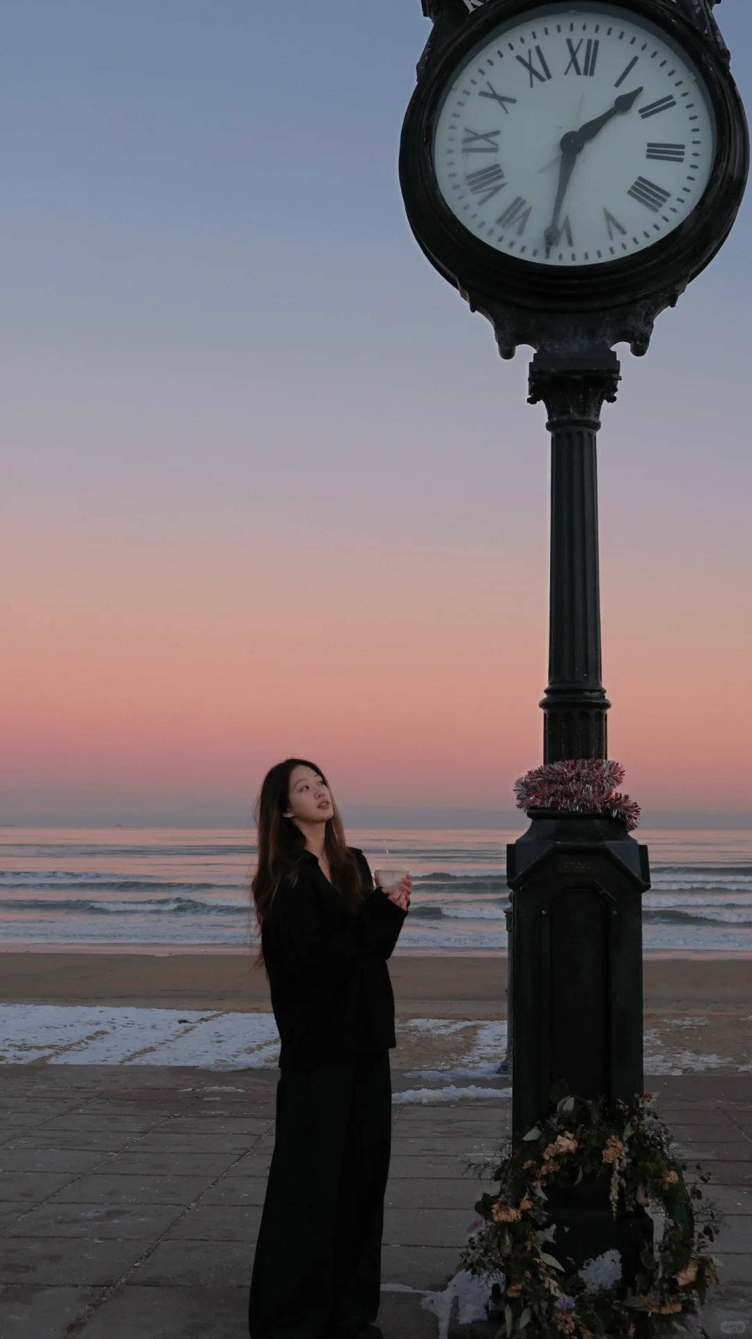 4:00 PM 🌊 Captured the photo of a lifetime by the Boston waterfront