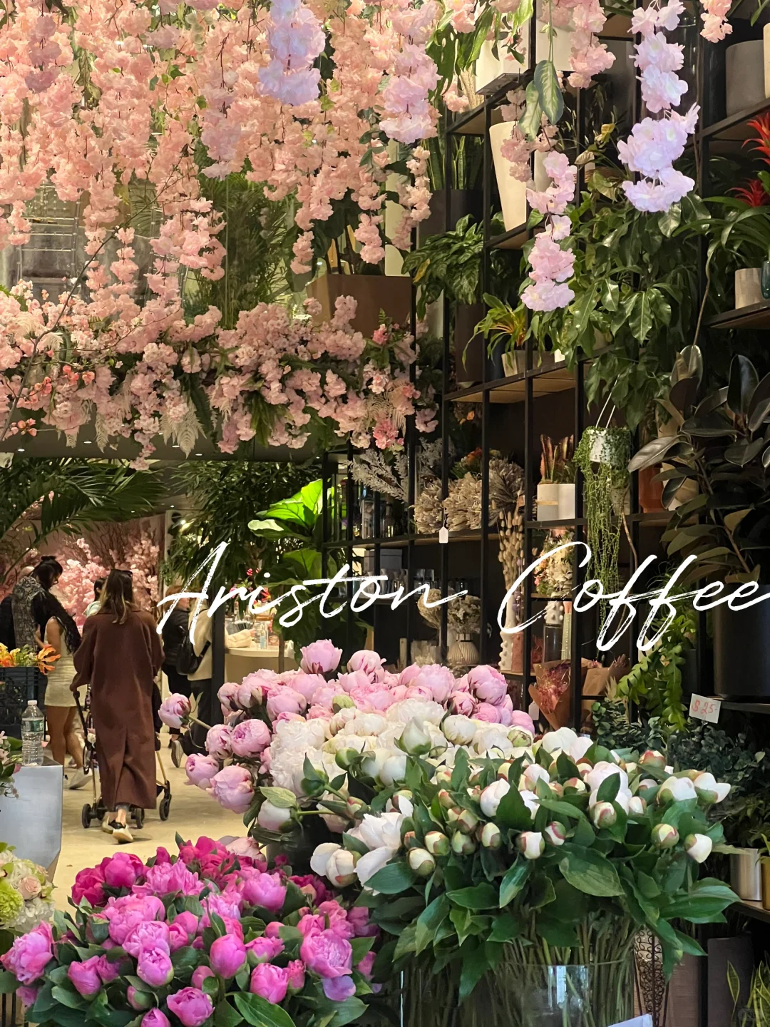 This NYC Café is Blooming with Flowers 💐