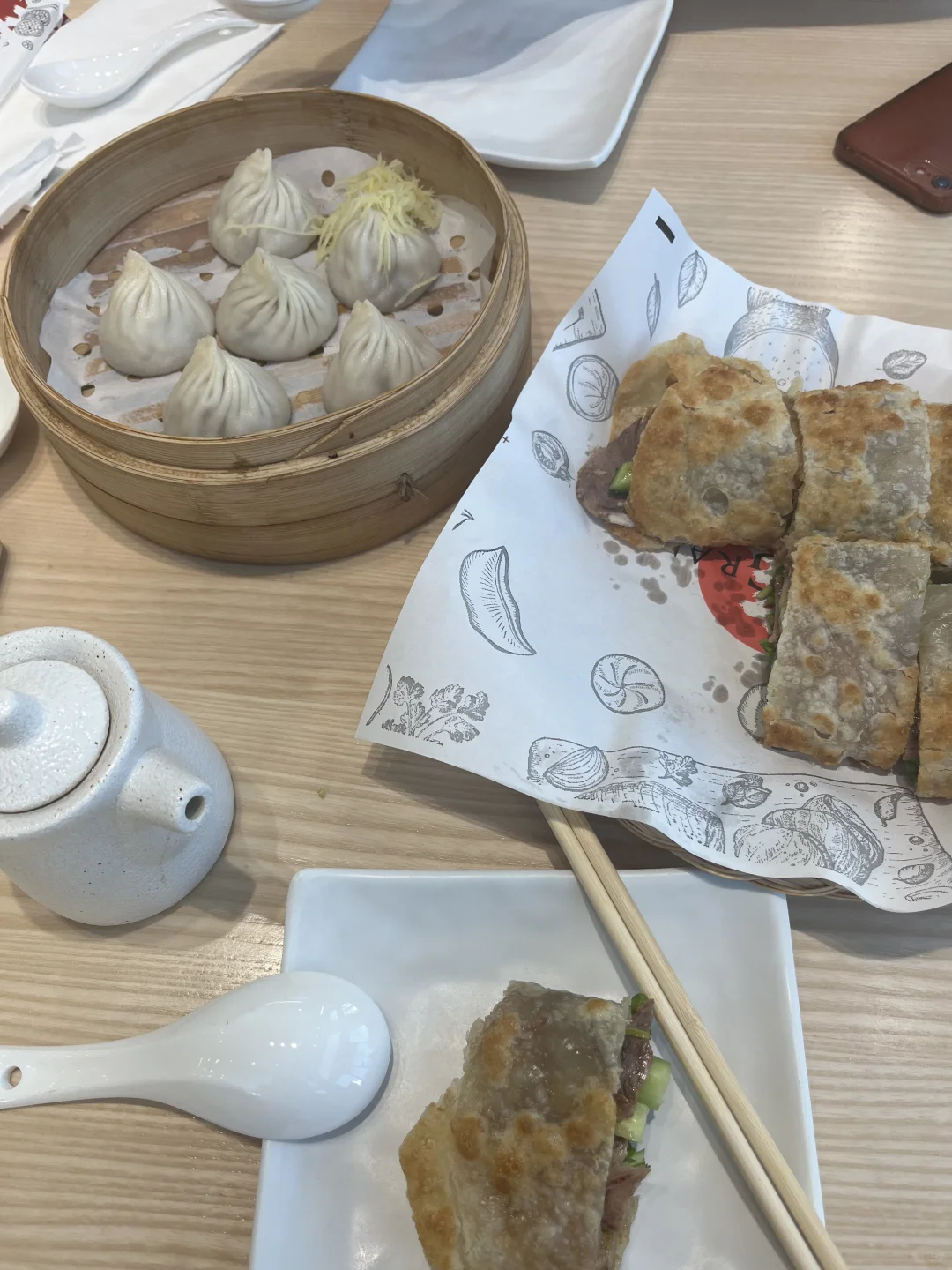 **"Eat & Train Diary #05"**  

This translation keeps the casual, diary-style tone while clearly conveying the dual focus on food ("Eat") and fitness ("Train"). The hashtag/number format (#05) is preserved for consistency with social media conventions.  

Alternative options depending on context:  
- **"Food & Workout Journal #05"** (more formal)  
- **"My Eat-Train Log #05"** (slightly more personal)  

