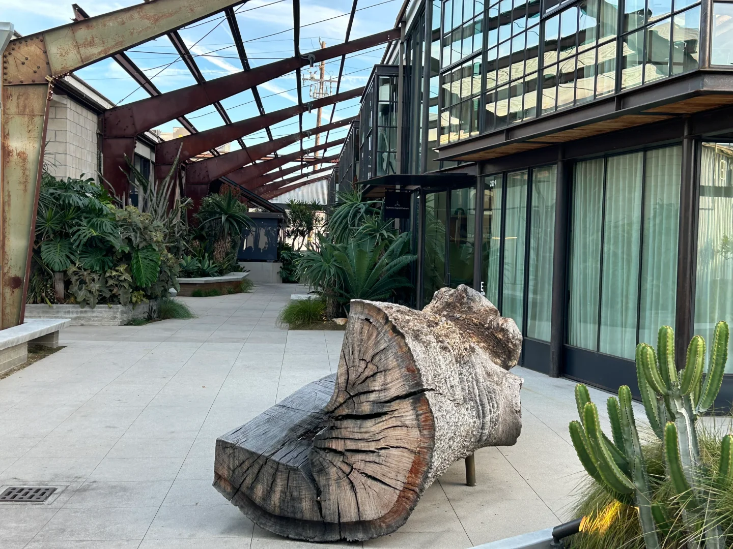 Art Exploration｜LA's 798 Art District: A Must-Visit for Hipsters