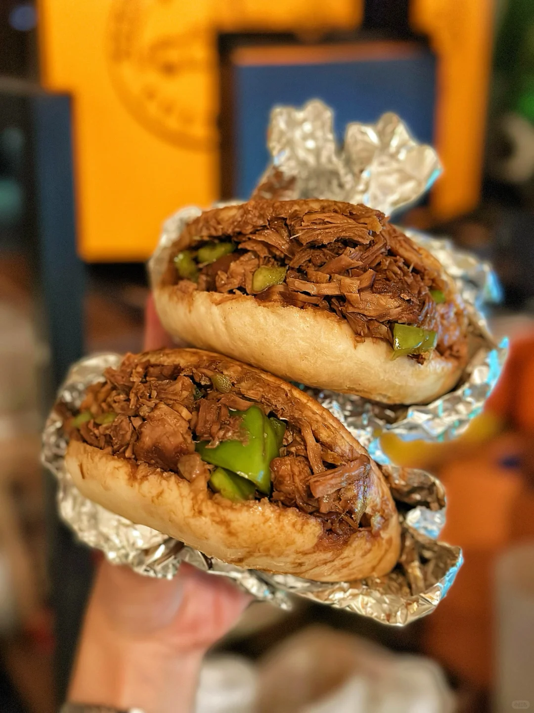 NYC Street Heat Alert! 🔥 Mouthwatering Green Pepper Braised Pork Burgers! 🥙
