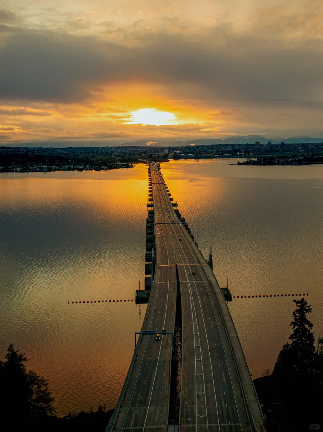 Seattle's Scenic Cross-Lake Bridge 🌄 | I-520 Bridge