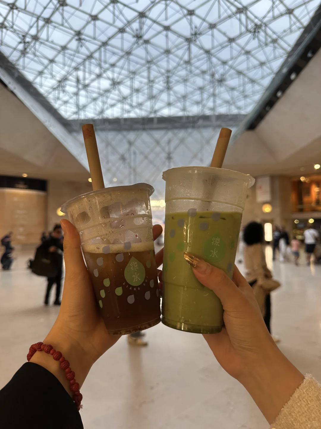 Paris 🧋 Even the sis who usually doesn't like bubble tea is hooked…
