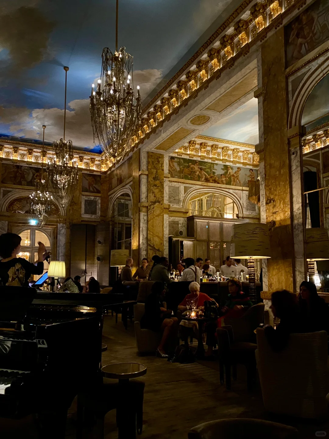 Rosewood is still the one 🍸 Paris's most stunning palace bar