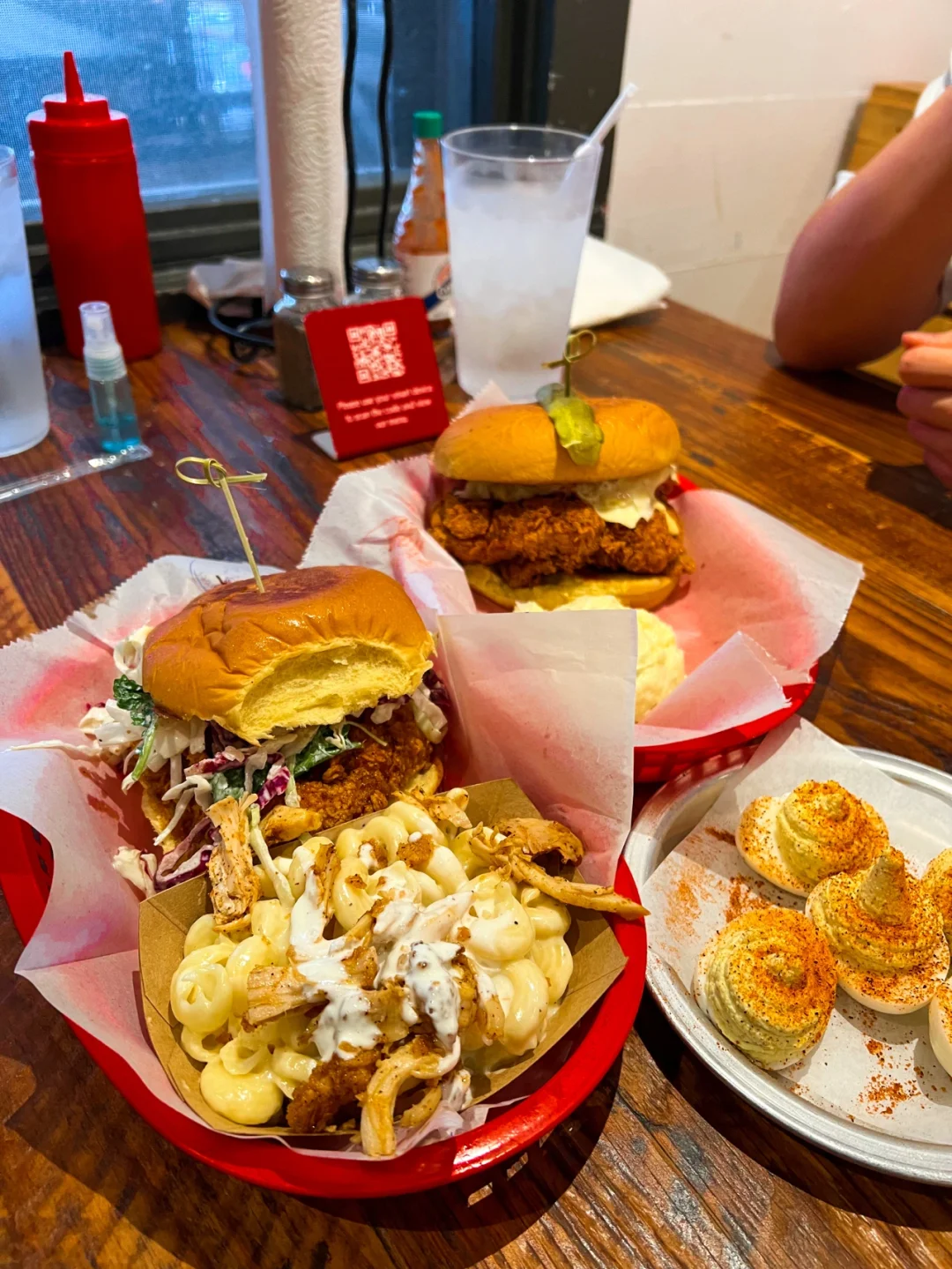 Austin, Texas | A Foodie’s Guide to Fried Chicken in Austin ✨ (Menu Included)