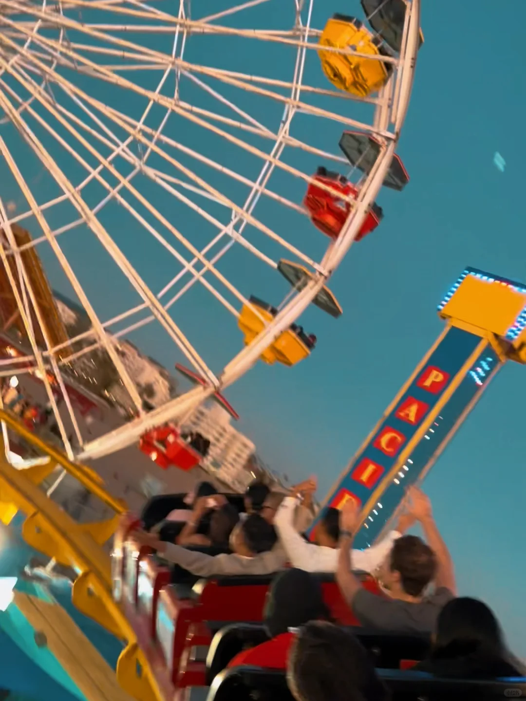 Los Angeles 🌴｜Santa Monica Sunset Roller Coaster 🌅🎢