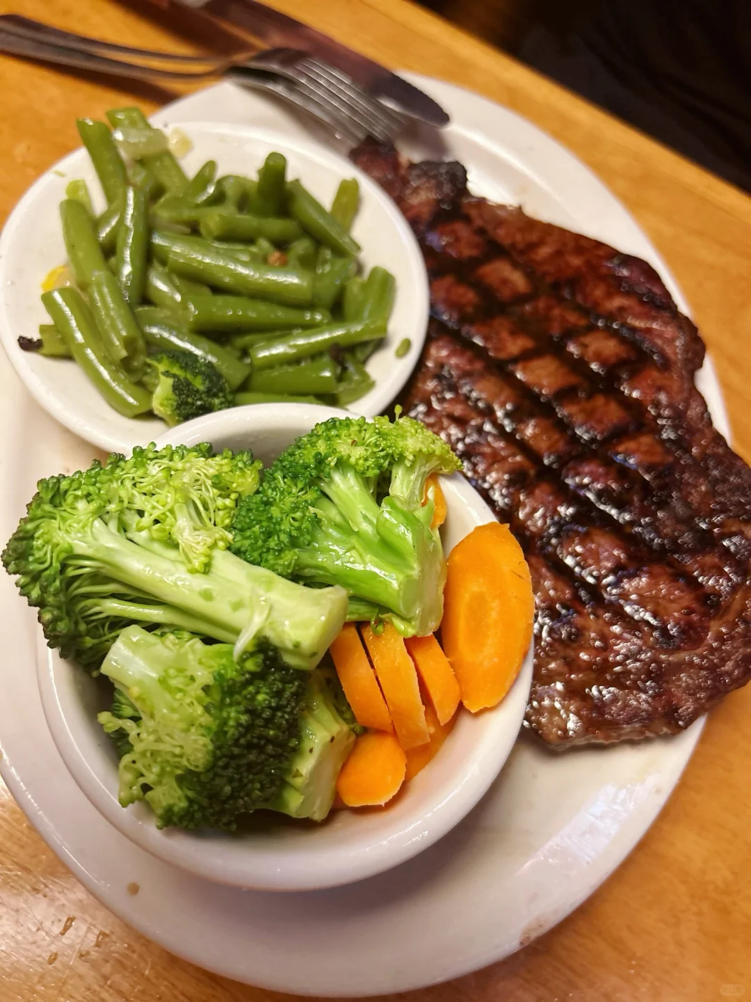 Houston Trip | Foodie Darling Effortlessly Devours a 20-Ounce Steak